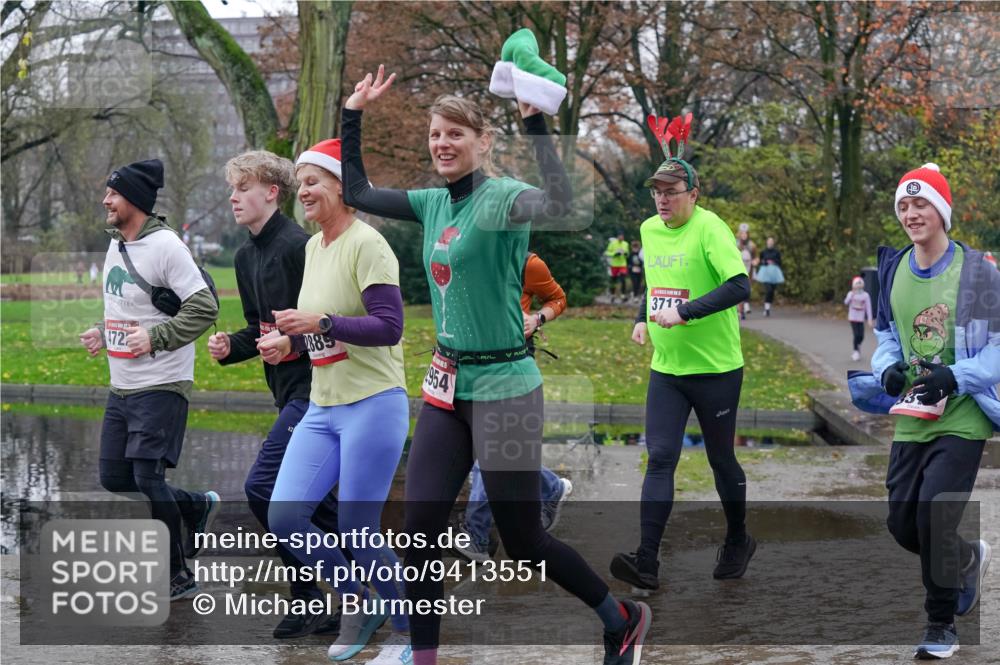 07.12.2025 - St. Pauli X-Mass-Run No. 15 Michael Burmester http://msf.ph/oto/9413551 07.12.2025 11:45:51 Laufen 472, 2885, 954, 3712 meine-sportfotos.de