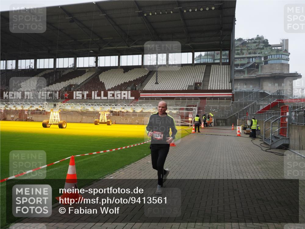 07.12.2025 - St. Pauli X-Mass-Run No. 15 Fabian Wolf http://msf.ph/oto/9413561 07.12.2025 11:20:00 Ziel 2581, 2771, 3075, 3170, 3324, 3822, 3823 meine-sportfotos.de