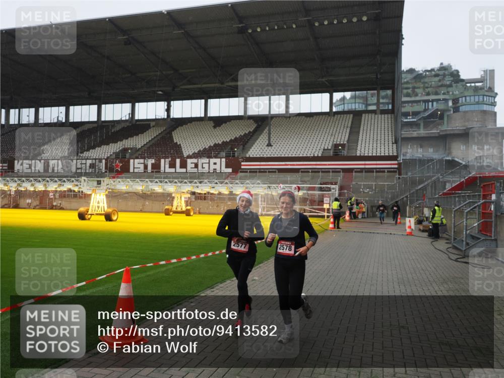 07.12.2025 - St. Pauli X-Mass-Run No. 15 Fabian Wolf http://msf.ph/oto/9413582 07.12.2025 11:20:12 Ziel 2577, 2578, 3170, 3324 meine-sportfotos.de