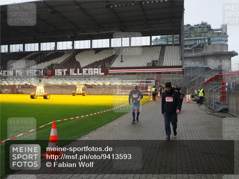 07.12.2025 - St. Pauli X-Mass-Run No. 15 Fabian Wolf http://msf.ph/oto/9413593 07.12.2025 11:20:23 Ziel 2577, 2578, 3129, 3157, 3309, 4637 meine-sportfotos.de