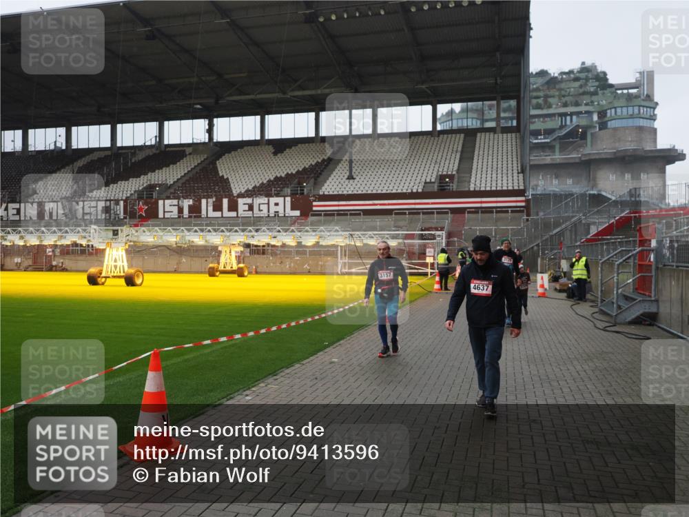 07.12.2025 - St. Pauli X-Mass-Run No. 15 Fabian Wolf http://msf.ph/oto/9413596 07.12.2025 11:20:23 Ziel 2577, 2578, 3129, 3157, 3309, 4637 meine-sportfotos.de