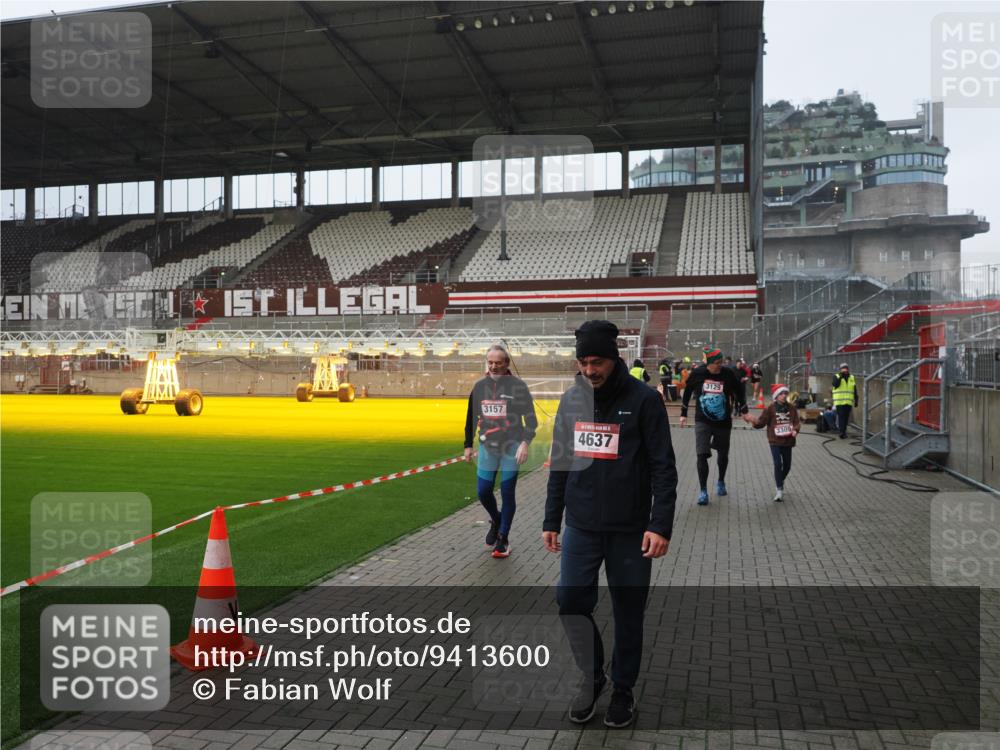 07.12.2025 - St. Pauli X-Mass-Run No. 15 Fabian Wolf http://msf.ph/oto/9413600 07.12.2025 11:20:24 Ziel 2577, 2578, 3129, 3157, 3309, 4637 meine-sportfotos.de