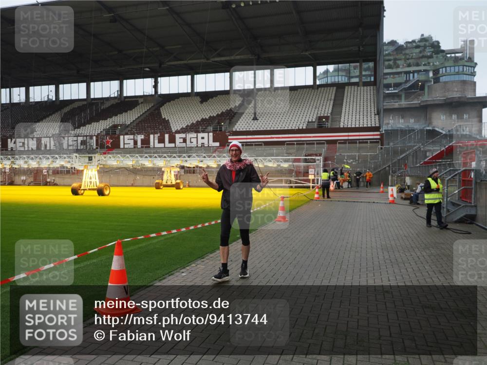 07.12.2025 - St. Pauli X-Mass-Run No. 15 Fabian Wolf http://msf.ph/oto/9413744 07.12.2025 11:20:40 Ziel 1020, 1135, 1614, 2132, 2134, 2242, 2305 meine-sportfotos.de