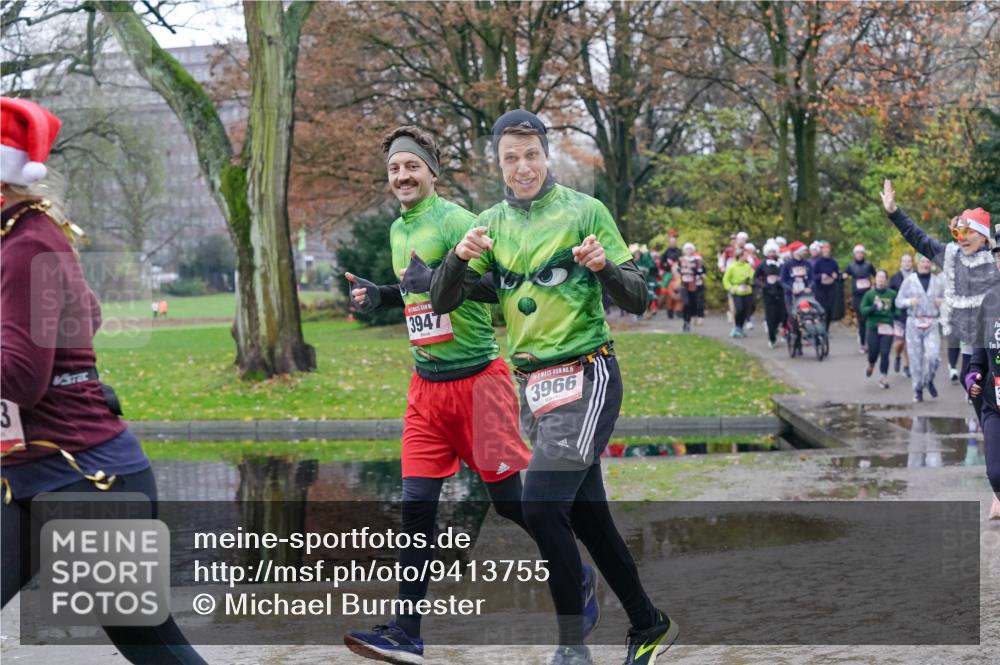 07.12.2025 - St. Pauli X-Mass-Run No. 15 Michael Burmester http://msf.ph/oto/9413755 07.12.2025 11:46:12 Laufen 3, 3947, 5, 3966 meine-sportfotos.de