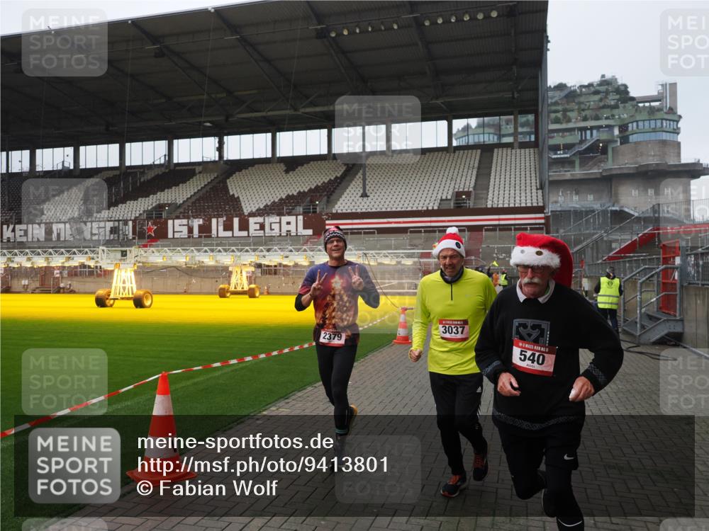 07.12.2025 - St. Pauli X-Mass-Run No. 15 Fabian Wolf http://msf.ph/oto/9413801 07.12.2025 11:20:54 Ziel 540, 765, 2379, 2462, 2601, 3037 meine-sportfotos.de