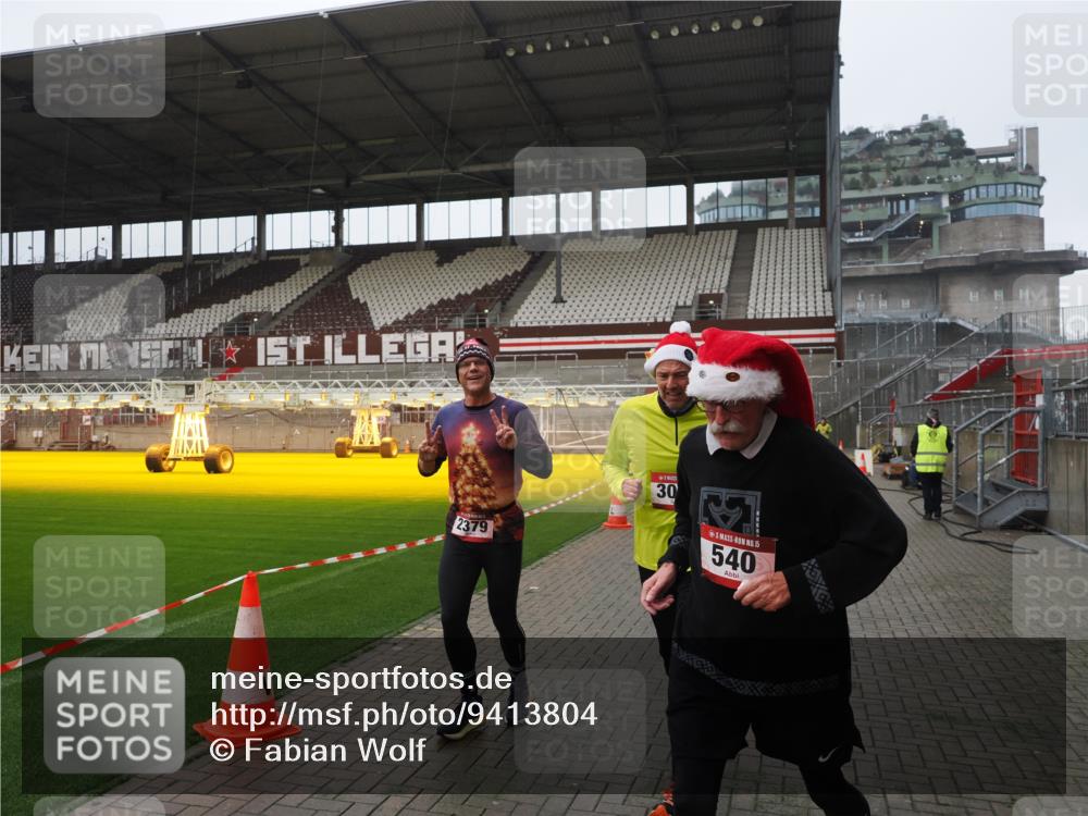 07.12.2025 - St. Pauli X-Mass-Run No. 15 Fabian Wolf http://msf.ph/oto/9413804 07.12.2025 11:20:54 Ziel 540, 765, 2379, 2462, 2601, 3037 meine-sportfotos.de