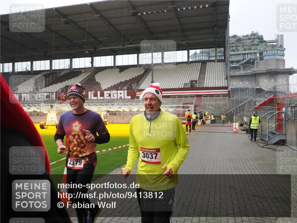 07.12.2025 - St. Pauli X-Mass-Run No. 15 Fabian Wolf http://msf.ph/oto/9413812 07.12.2025 11:20:55 Ziel 540, 765, 2379, 2462, 2601, 3037 meine-sportfotos.de