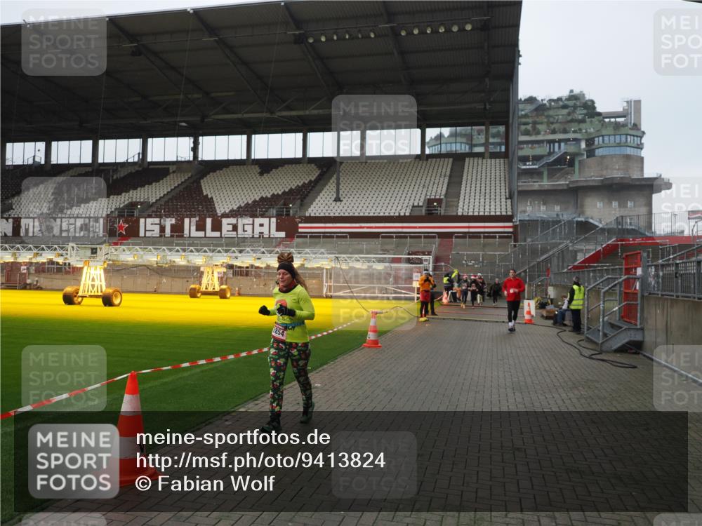 07.12.2025 - St. Pauli X-Mass-Run No. 15 Fabian Wolf http://msf.ph/oto/9413824 07.12.2025 11:21:06 Ziel 540, 2379, 2854, 3037, 3135 meine-sportfotos.de