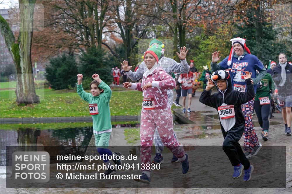 07.12.2025 - St. Pauli X-Mass-Run No. 15 Michael Burmester http://msf.ph/oto/9413830 07.12.2025 11:46:19 Laufen 691, 3668, 15, 3666, 3739, 1253, 19 meine-sportfotos.de