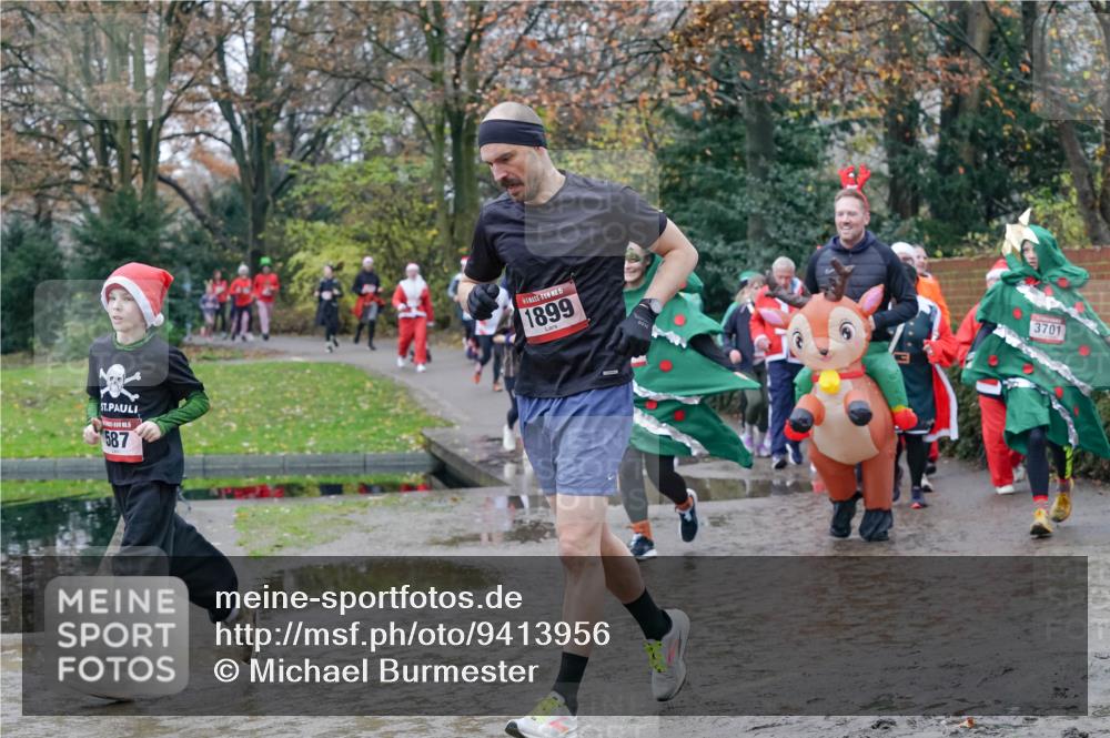 07.12.2025 - St. Pauli X-Mass-Run No. 15 Michael Burmester http://msf.ph/oto/9413956 07.12.2025 11:46:29 Laufen 587, 15, 1899, 3701 meine-sportfotos.de
