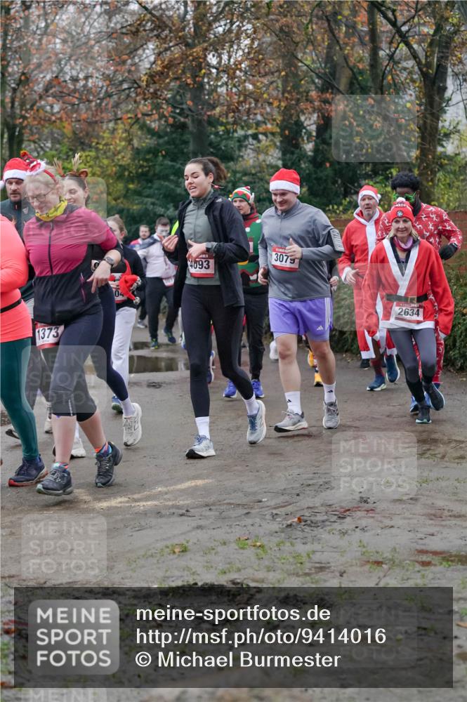 07.12.2025 - St. Pauli X-Mass-Run No. 15 Michael Burmester http://msf.ph/oto/9414016 07.12.2025 10:04:21 Laufen 1373, 04, 4093, 3079, 2634 meine-sportfotos.de