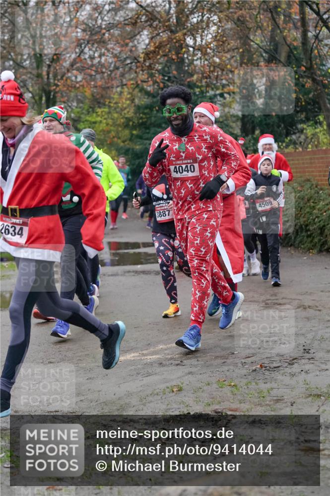 07.12.2025 - St. Pauli X-Mass-Run No. 15 Michael Burmester http://msf.ph/oto/9414044 07.12.2025 10:04:23 Laufen 2634, 3887, 15, 4040, 4509 meine-sportfotos.de