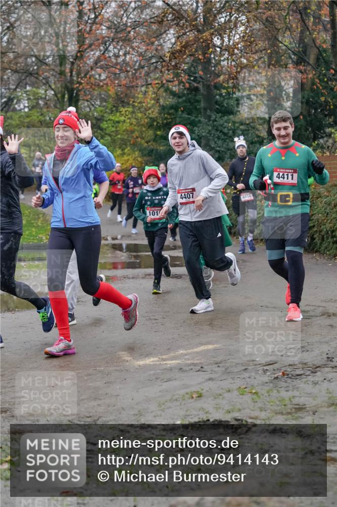 07.12.2025 - St. Pauli X-Mass-Run No. 15 Michael Burmester http://msf.ph/oto/9414143 07.12.2025 10:04:31 Laufen 4407, 101, 4454, 4411 meine-sportfotos.de