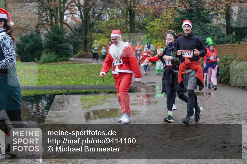 07.12.2025 - St. Pauli X-Mass-Run No. 15 Michael Burmester http://msf.ph/oto/9414160 07.12.2025 11:46:44 Laufen 4325, 421, 4332 meine-sportfotos.de