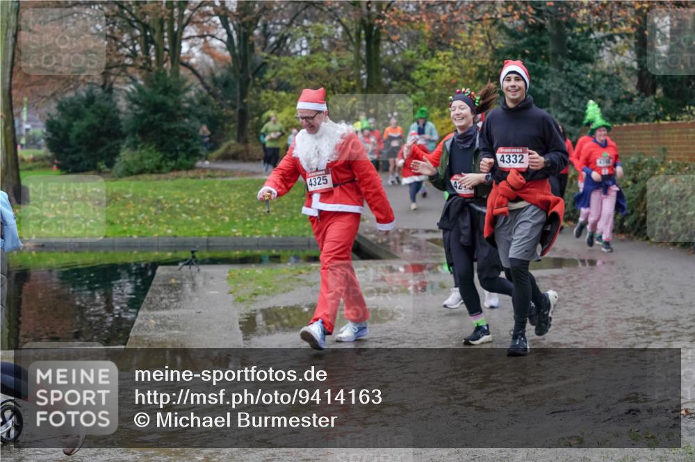 07.12.2025 - St. Pauli X-Mass-Run No. 15 Michael Burmester http://msf.ph/oto/9414163 07.12.2025 11:46:44 Laufen 4325, 4332 meine-sportfotos.de
