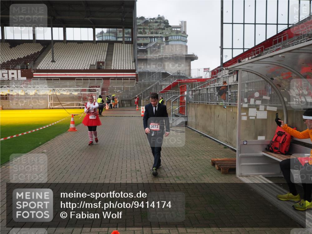 07.12.2025 - St. Pauli X-Mass-Run No. 15 Fabian Wolf http://msf.ph/oto/9414174 07.12.2025 11:21:43 Ziel 1549, 1902, 1907, 1939, 2033, 2197, 2473, 2474 meine-sportfotos.de