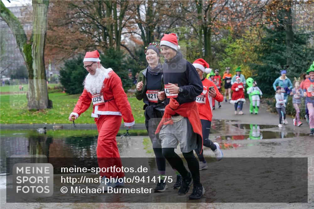 07.12.2025 - St. Pauli X-Mass-Run No. 15 Michael Burmester http://msf.ph/oto/9414175 07.12.2025 11:46:45 Laufen 4325, 43, 4216, 274, 4398 meine-sportfotos.de