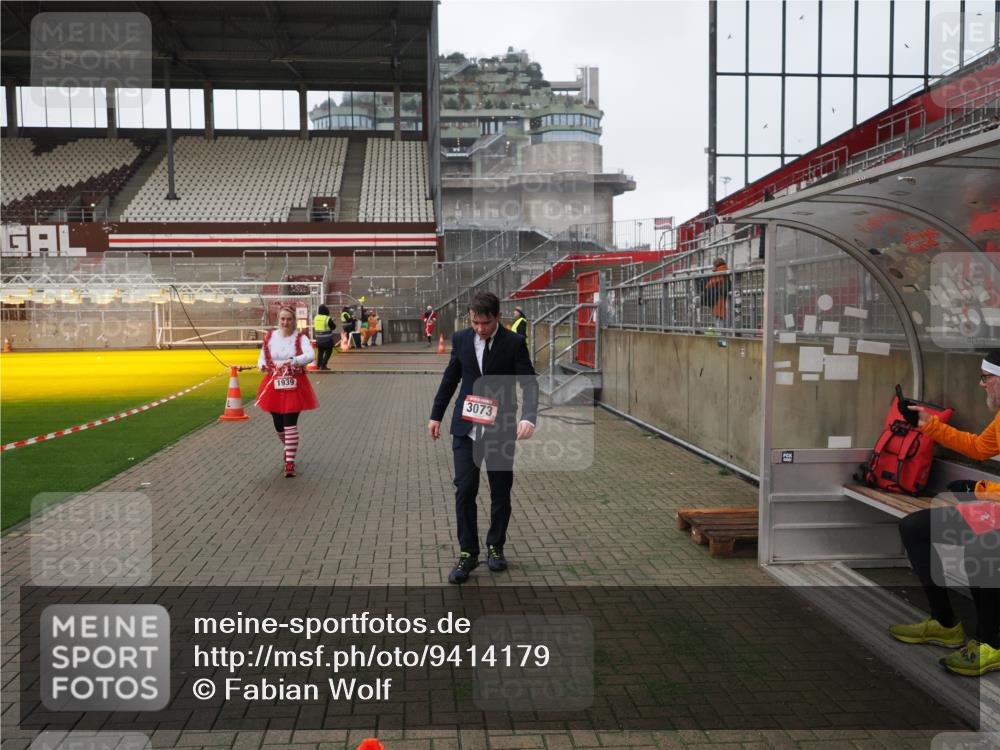 07.12.2025 - St. Pauli X-Mass-Run No. 15 Fabian Wolf http://msf.ph/oto/9414179 07.12.2025 11:21:44 Ziel 1549, 1902, 1907, 1939, 2033, 2197, 2473, 2474 meine-sportfotos.de