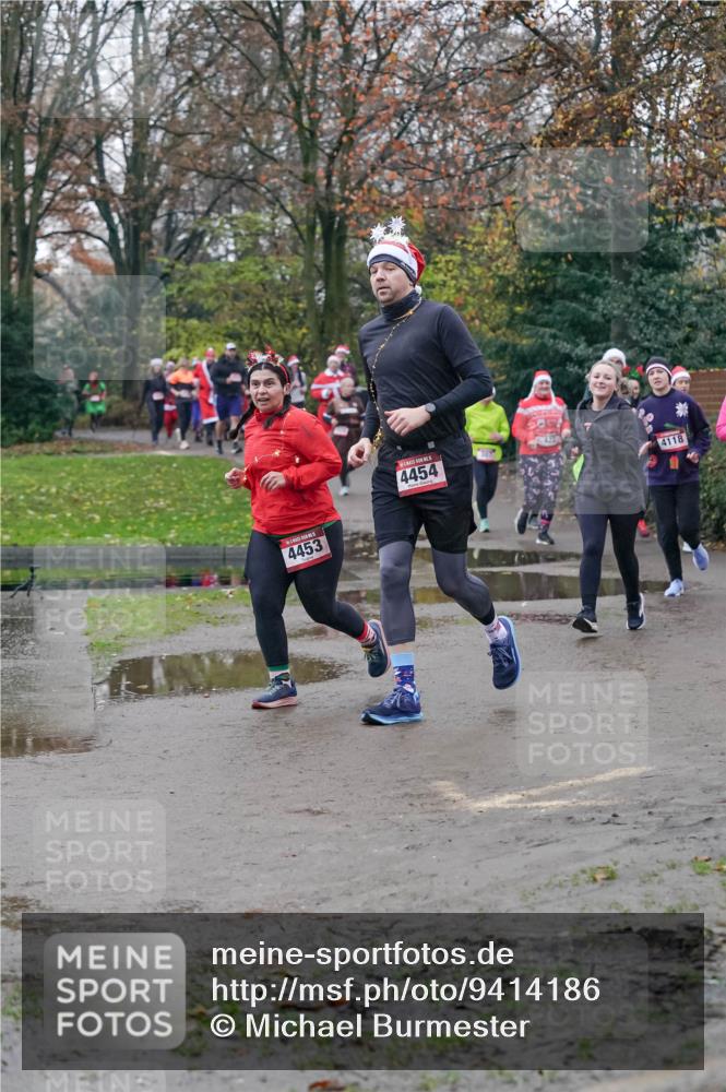 07.12.2025 - St. Pauli X-Mass-Run No. 15 Michael Burmester http://msf.ph/oto/9414186 07.12.2025 10:04:35 Laufen 4453, 4454, 422, 4118 meine-sportfotos.de