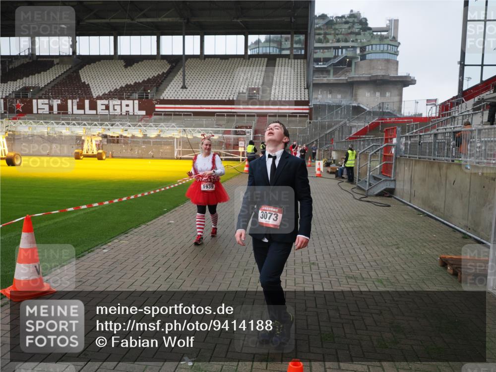 07.12.2025 - St. Pauli X-Mass-Run No. 15 Fabian Wolf http://msf.ph/oto/9414188 07.12.2025 11:21:45 Ziel 1549, 1902, 1907, 1939, 2033, 2197, 2473, 2474 meine-sportfotos.de