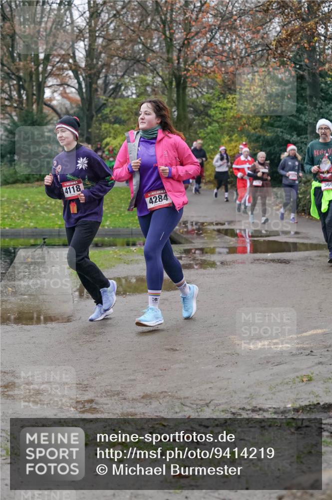 07.12.2025 - St. Pauli X-Mass-Run No. 15 Michael Burmester http://msf.ph/oto/9414219 07.12.2025 10:04:38 Laufen 4118, 4284, 369 meine-sportfotos.de