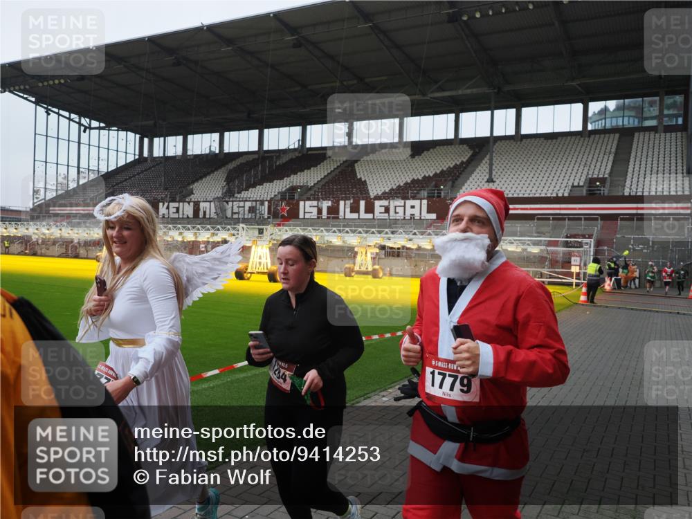 07.12.2025 - St. Pauli X-Mass-Run No. 15 Fabian Wolf http://msf.ph/oto/9414253 07.12.2025 11:21:57 Ziel 1284, 1297, 1775, 1779, 1904 meine-sportfotos.de