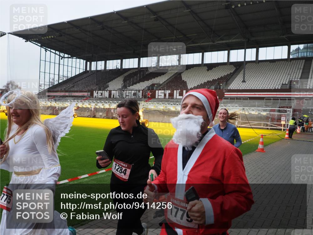 07.12.2025 - St. Pauli X-Mass-Run No. 15 Fabian Wolf http://msf.ph/oto/9414256 07.12.2025 11:21:57 Ziel 1284, 1297, 1775, 1779, 1904 meine-sportfotos.de