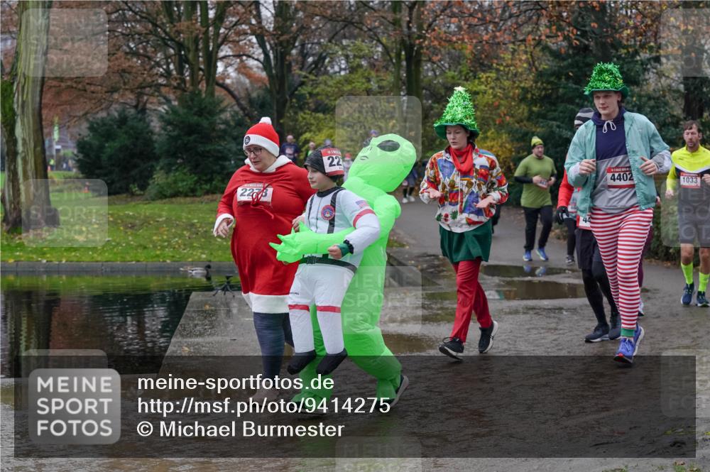 07.12.2025 - St. Pauli X-Mass-Run No. 15 Michael Burmester http://msf.ph/oto/9414275 07.12.2025 11:46:55 Laufen 2273, 22, 4402, 1033 meine-sportfotos.de
