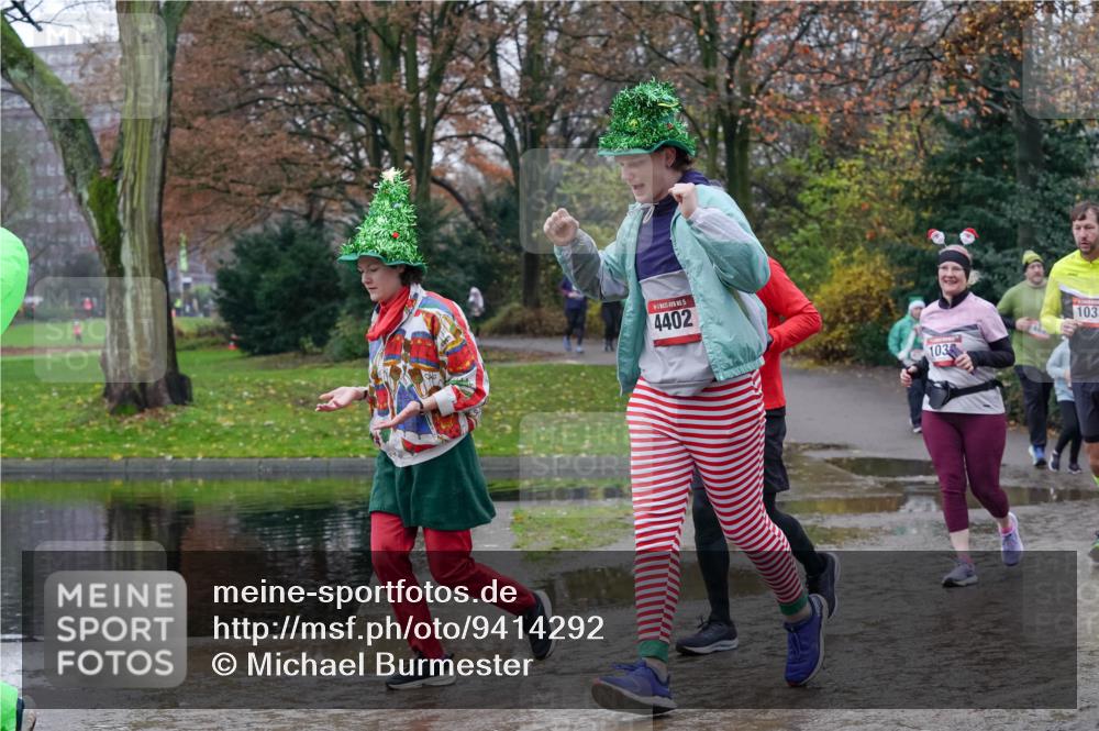 07.12.2025 - St. Pauli X-Mass-Run No. 15 Michael Burmester http://msf.ph/oto/9414292 07.12.2025 11:46:56 Laufen 5, 4402, 103, 103 meine-sportfotos.de