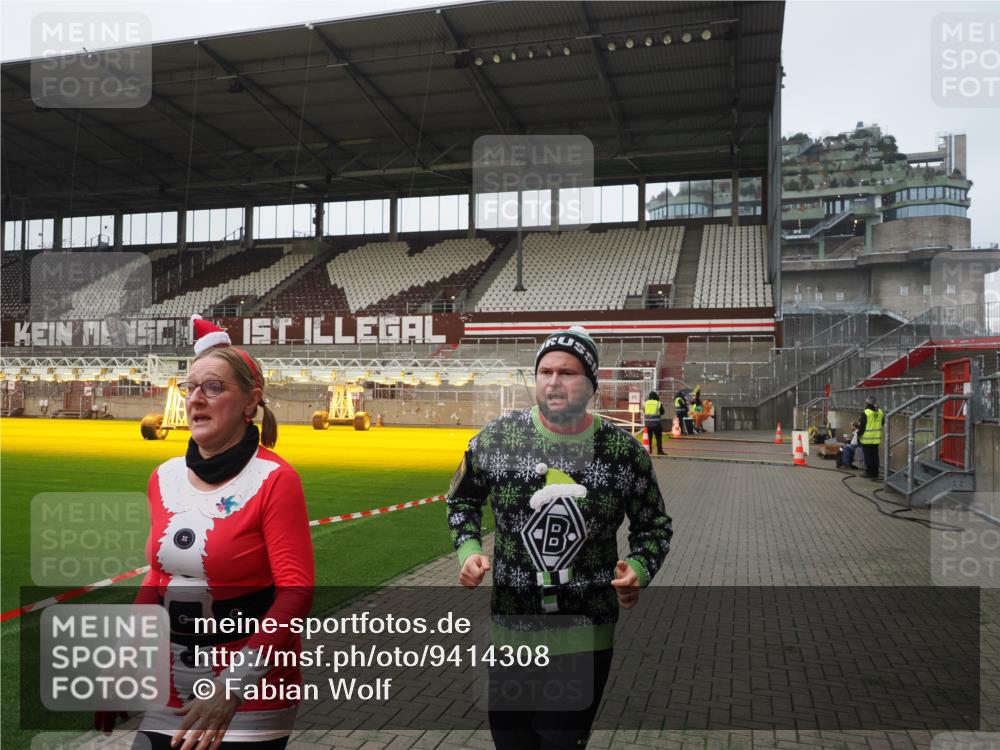 07.12.2025 - St. Pauli X-Mass-Run No. 15 Fabian Wolf http://msf.ph/oto/9414308 07.12.2025 11:22:07 Ziel 1284, 1297, 1775, 1779, 1904, 3474, 3475, 3820, 3821 meine-sportfotos.de
