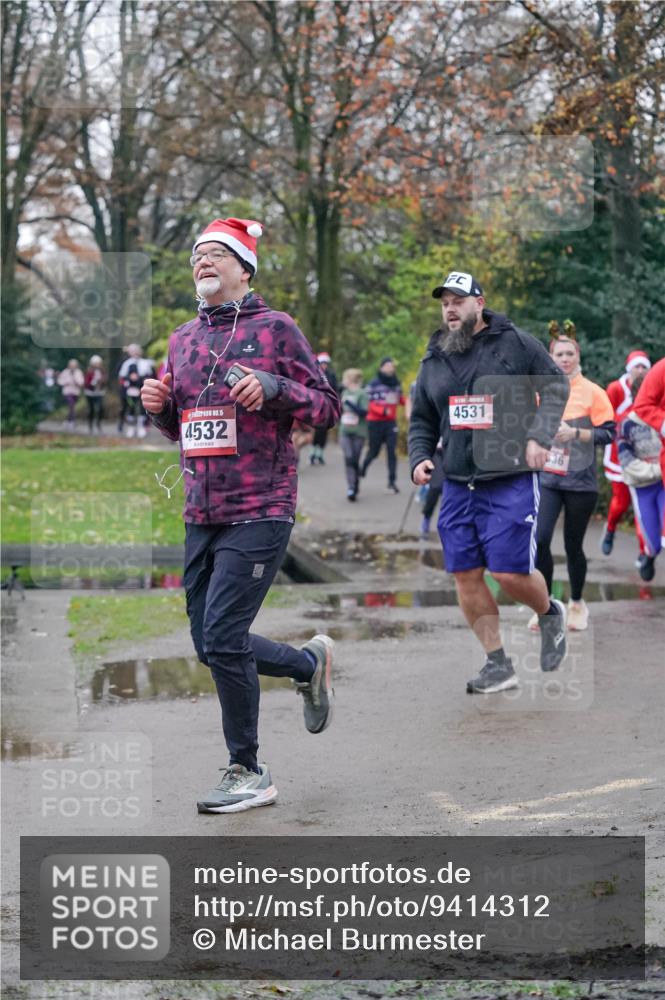 07.12.2025 - St. Pauli X-Mass-Run No. 15 Michael Burmester http://msf.ph/oto/9414312 07.12.2025 10:04:47 Laufen 15, 4532, 4531, 36 meine-sportfotos.de