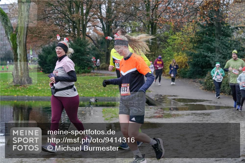 07.12.2025 - St. Pauli X-Mass-Run No. 15 Michael Burmester http://msf.ph/oto/9414316 07.12.2025 11:46:58 Laufen 36, 10, 100, 1037, 4713, 463 meine-sportfotos.de