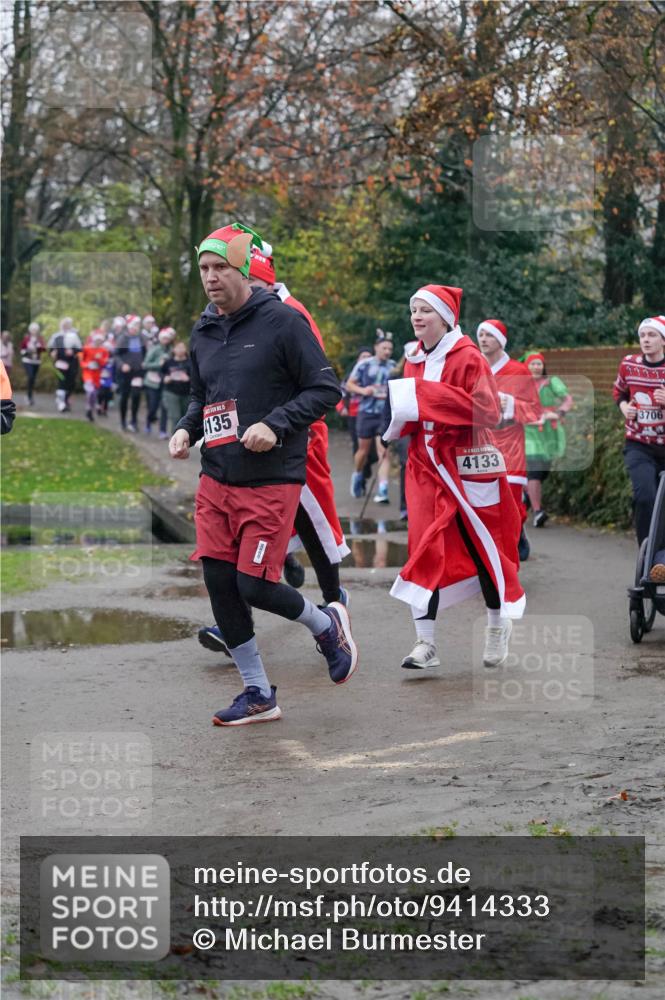 07.12.2025 - St. Pauli X-Mass-Run No. 15 Michael Burmester http://msf.ph/oto/9414333 07.12.2025 10:04:49 Laufen 135, 4133, 3706 meine-sportfotos.de