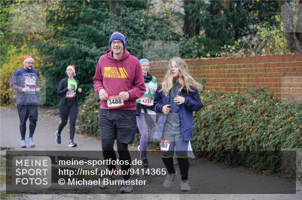 07.12.2025 - St. Pauli X-Mass-Run No. 15 Michael Burmester http://msf.ph/oto/9414365 07.12.2025 11:47:07 Laufen 3645, 407, 3488, 4257, 90 meine-sportfotos.de