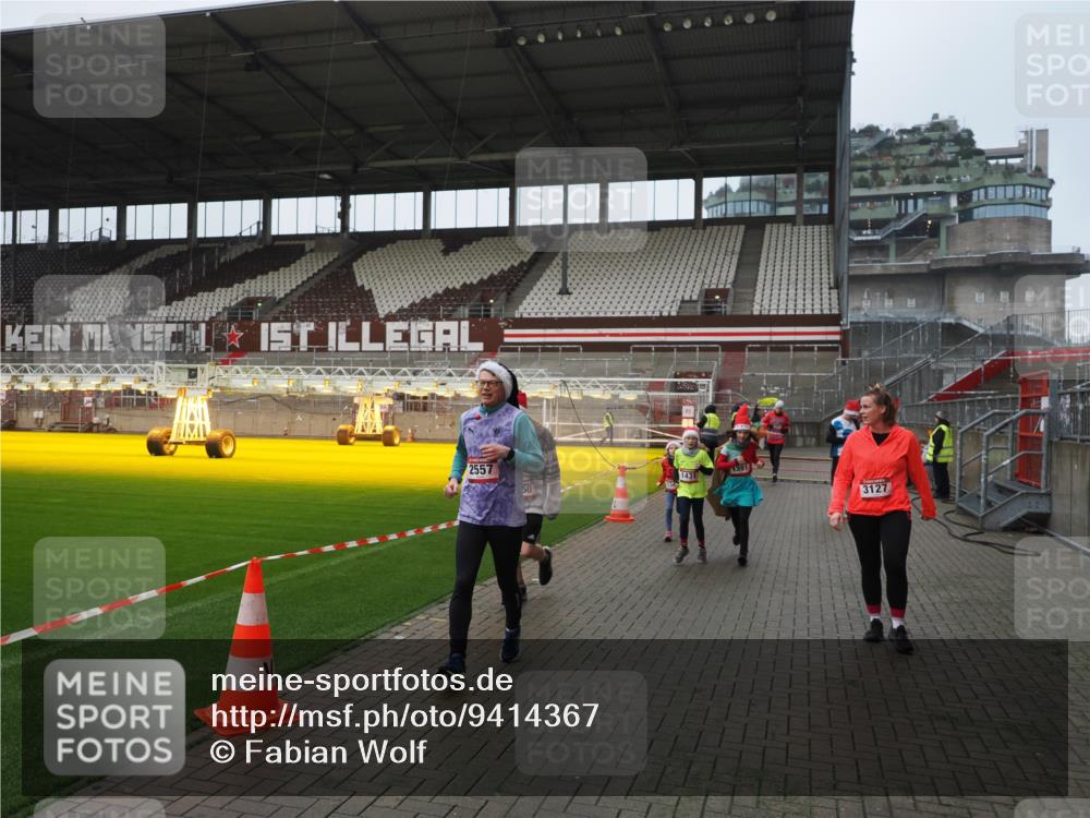 07.12.2025 - St. Pauli X-Mass-Run No. 15 Fabian Wolf http://msf.ph/oto/9414367 07.12.2025 11:22:31 Ziel 520, 1349, 1391, 1431, 2550, 2557, 2812, 2985, 3127 meine-sportfotos.de