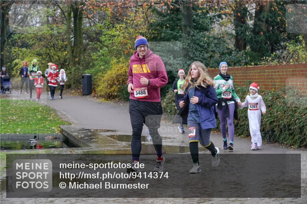 07.12.2025 - St. Pauli X-Mass-Run No. 15 Michael Burmester http://msf.ph/oto/9414374 07.12.2025 11:47:08 Laufen 3488, 40, 4257, 190, 4261 meine-sportfotos.de