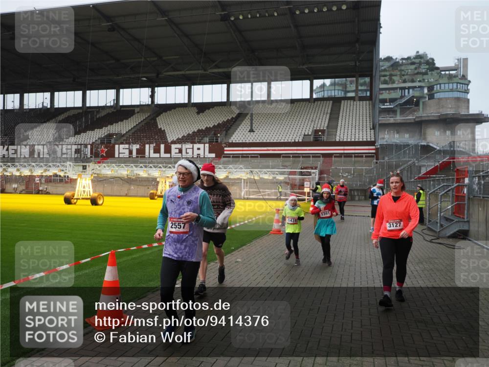 07.12.2025 - St. Pauli X-Mass-Run No. 15 Fabian Wolf http://msf.ph/oto/9414376 07.12.2025 11:22:31 Ziel 520, 1349, 1391, 1431, 2550, 2557, 2812, 2985, 3127 meine-sportfotos.de