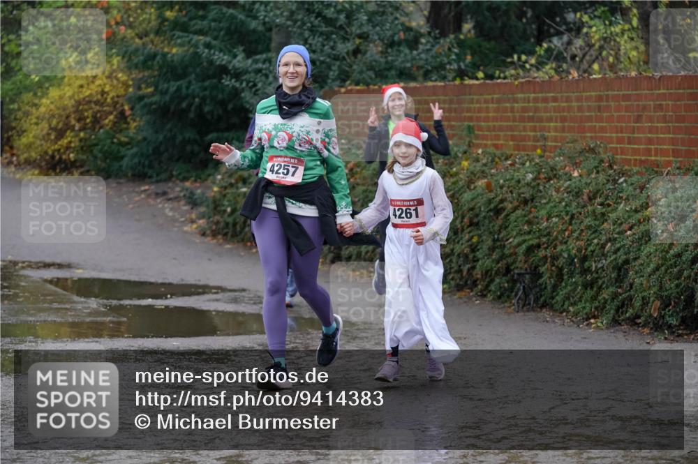 07.12.2025 - St. Pauli X-Mass-Run No. 15 Michael Burmester http://msf.ph/oto/9414383 07.12.2025 11:47:10 Laufen 15, 4257, 15, 4261 meine-sportfotos.de