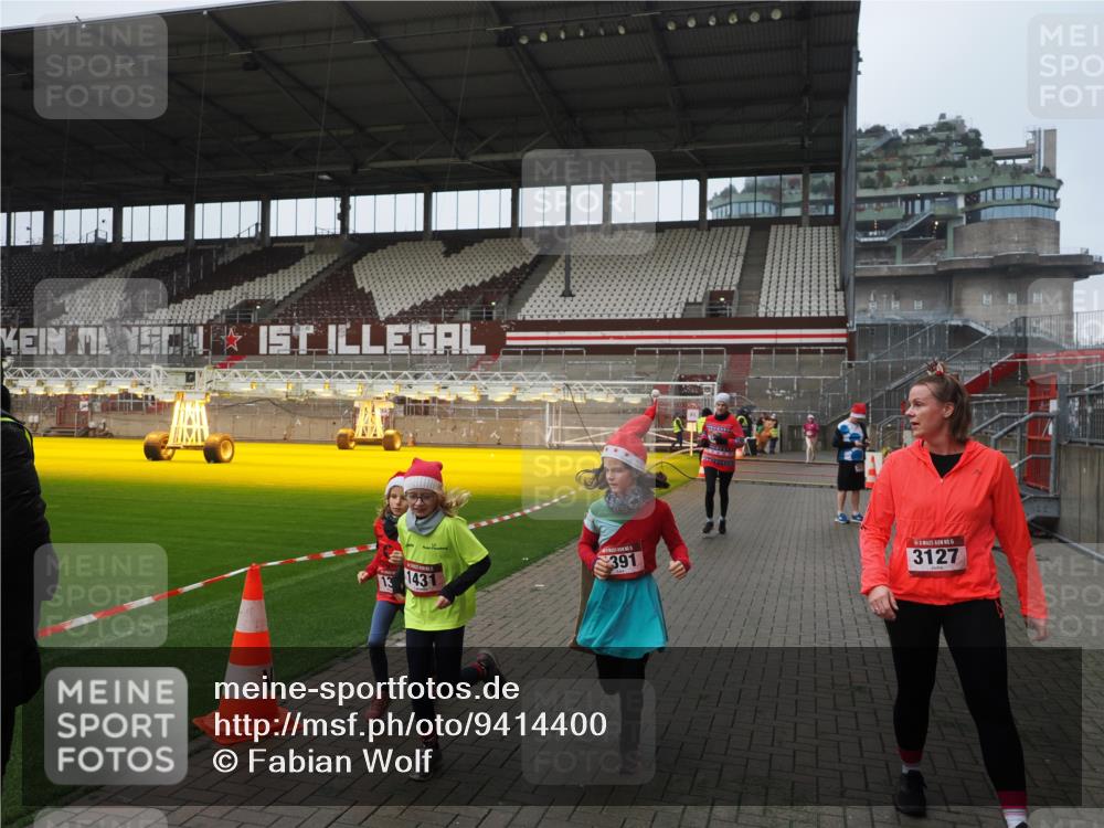 07.12.2025 - St. Pauli X-Mass-Run No. 15 Fabian Wolf http://msf.ph/oto/9414400 07.12.2025 11:22:33 Ziel 520, 1349, 1391, 1431, 2550, 2557, 2812, 2985, 3127 meine-sportfotos.de