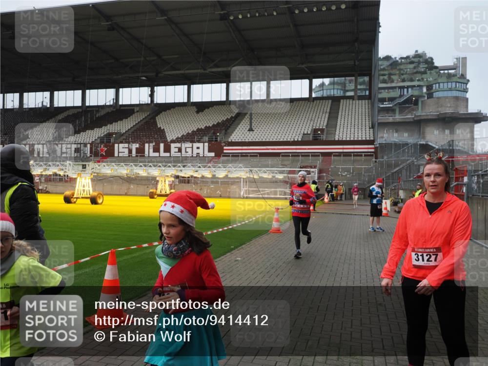 07.12.2025 - St. Pauli X-Mass-Run No. 15 Fabian Wolf http://msf.ph/oto/9414412 07.12.2025 11:22:34 Ziel 520, 1018, 1349, 1391, 1431, 2550, 2557, 2812, 2985, 3127 meine-sportfotos.de
