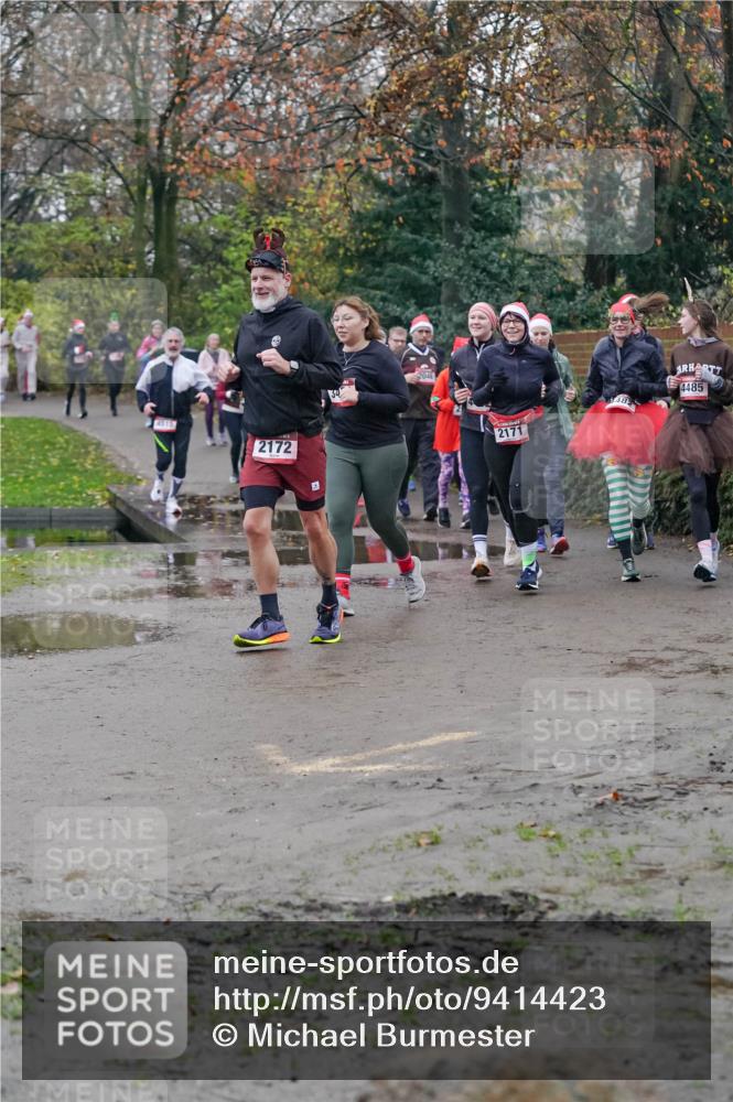 07.12.2025 - St. Pauli X-Mass-Run No. 15 Michael Burmester http://msf.ph/oto/9414423 07.12.2025 10:04:57 Laufen 2172, 2171, 48, 4485 meine-sportfotos.de