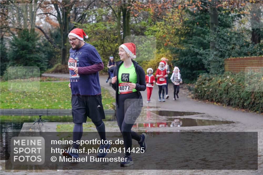 07.12.2025 - St. Pauli X-Mass-Run No. 15 Michael Burmester http://msf.ph/oto/9414425 07.12.2025 11:47:15 Laufen 3645, 4077 meine-sportfotos.de
