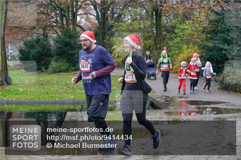 07.12.2025 - St. Pauli X-Mass-Run No. 15 Michael Burmester http://msf.ph/oto/9414434 07.12.2025 11:47:15 Laufen 3645, 4077 meine-sportfotos.de