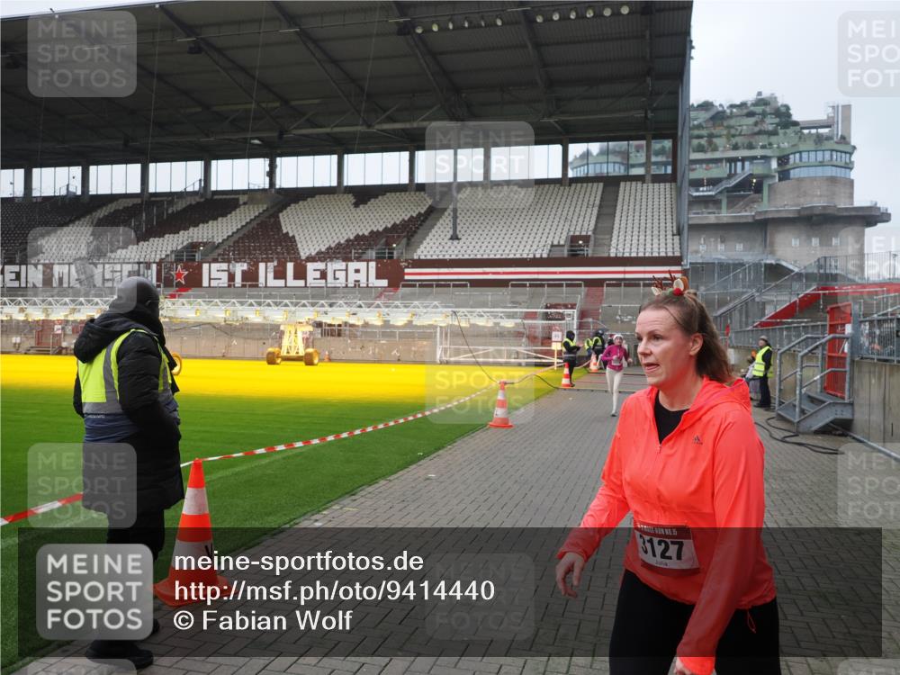 07.12.2025 - St. Pauli X-Mass-Run No. 15 Fabian Wolf http://msf.ph/oto/9414440 07.12.2025 11:22:36 Ziel 520, 1018, 1349, 1391, 1431, 2550, 2557, 2985, 3127 meine-sportfotos.de