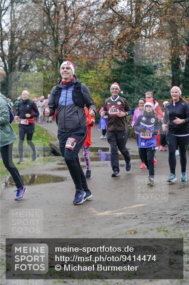 07.12.2025 - St. Pauli X-Mass-Run No. 15 Michael Burmester http://msf.ph/oto/9414474 07.12.2025 10:05:01 Laufen 4766, 2526, 2046, 4512 meine-sportfotos.de