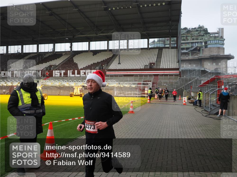 07.12.2025 - St. Pauli X-Mass-Run No. 15 Fabian Wolf http://msf.ph/oto/9414589 07.12.2025 11:23:10 Ziel 21, 69, 1141, 2023, 2373, 2821, 2823, 4249, 4824 meine-sportfotos.de