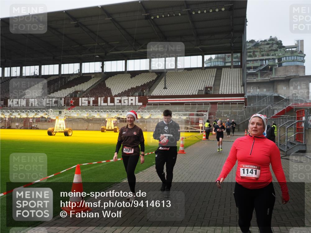 07.12.2025 - St. Pauli X-Mass-Run No. 15 Fabian Wolf http://msf.ph/oto/9414613 07.12.2025 11:23:25 Ziel 714, 1141, 2821, 2823, 3302, 4648 meine-sportfotos.de