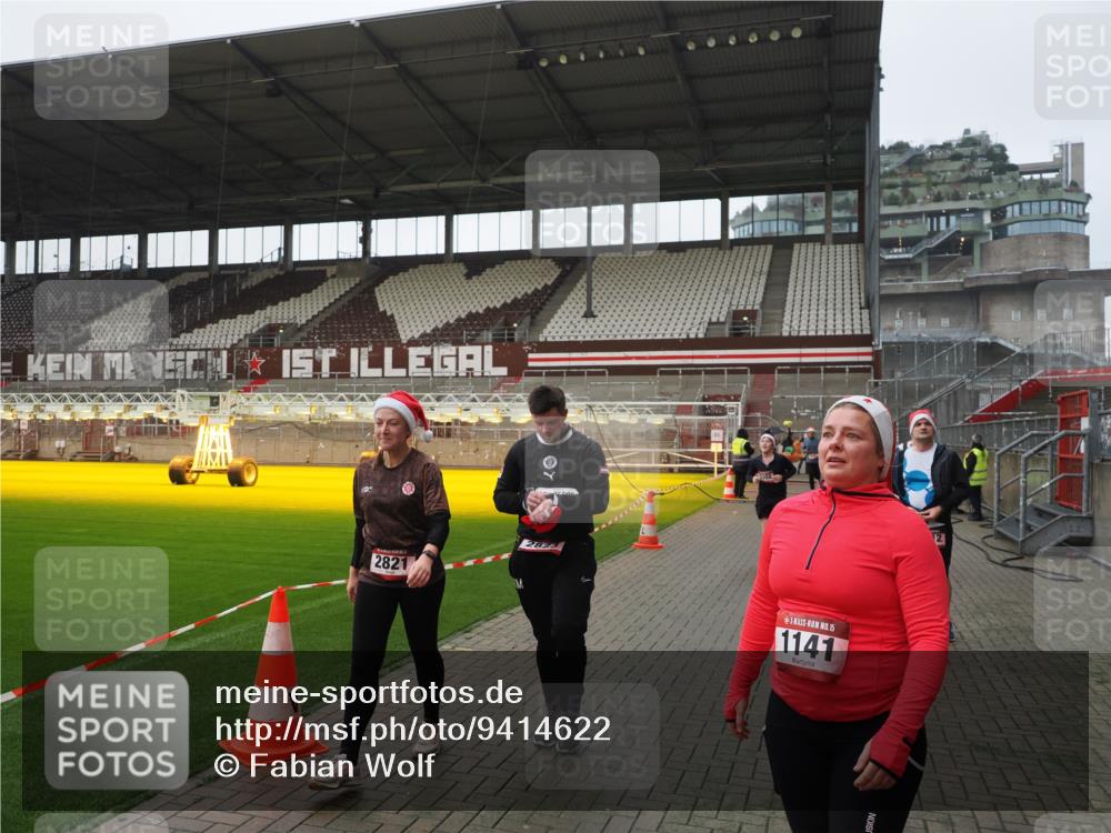 07.12.2025 - St. Pauli X-Mass-Run No. 15 Fabian Wolf http://msf.ph/oto/9414622 07.12.2025 11:23:26 Ziel 714, 1141, 2037, 2821, 2823, 3302, 4648 meine-sportfotos.de
