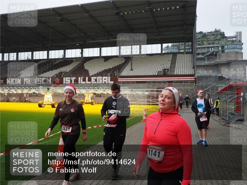 07.12.2025 - St. Pauli X-Mass-Run No. 15 Fabian Wolf http://msf.ph/oto/9414624 07.12.2025 11:23:26 Ziel 714, 1141, 2037, 2821, 2823, 3302, 4648 meine-sportfotos.de