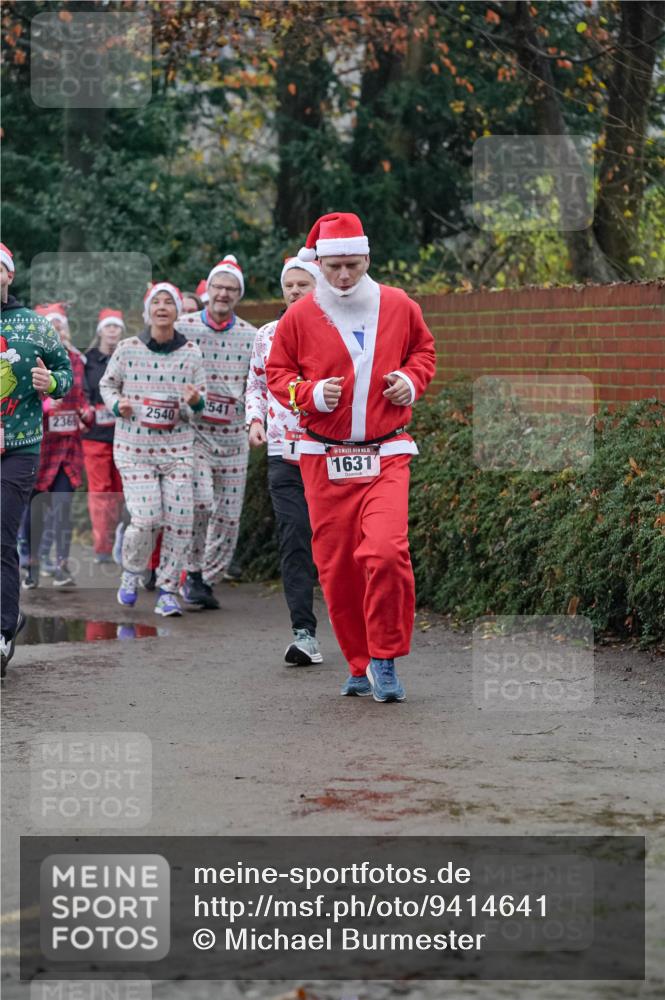 07.12.2025 - St. Pauli X-Mass-Run No. 15 Michael Burmester http://msf.ph/oto/9414641 07.12.2025 10:05:12 Laufen 2540, 236, 541, 15, 1631 meine-sportfotos.de